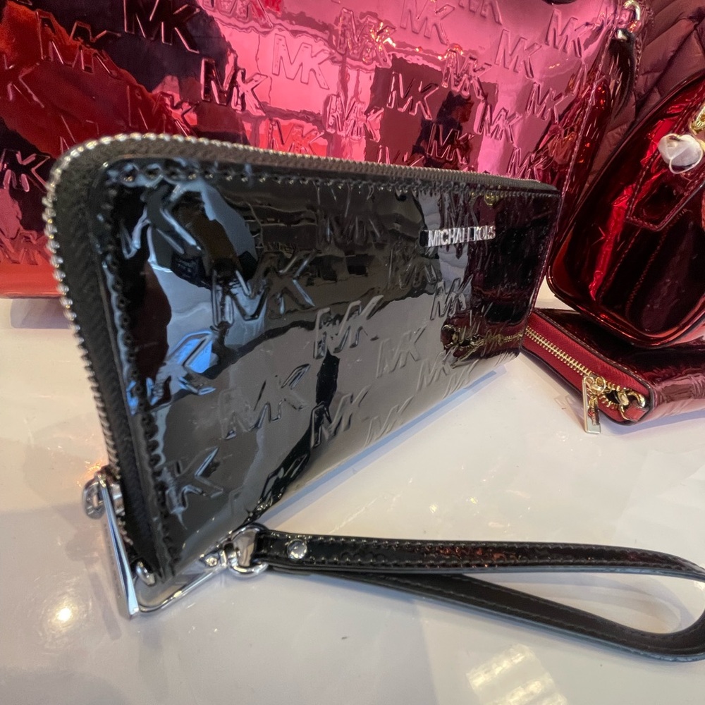 MICHAEL KORS Jet Set Larg Patent Logo Debossed Continental Wallet Wristlet Phone - Picture 14 of 16